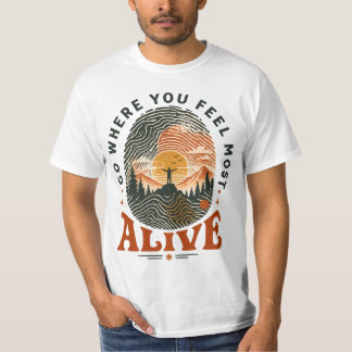 生き生きと感じるハイキングの冒険ギフト Tシャツ
