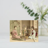 生け花 – きもの美少女が花を飾る ポストカード (スタンド正面)