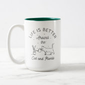 生は猫のまわりにと植物より ツートーンマグカップ (左)