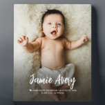 生まれたばかりのベビー写真の名前スクリプト誕生の状態 フォトプラーク<br><div class="desc">この祝ベビーの名前、誕生の統計と大切な写真とパーソナライズされた共に、あなたの小さな一つの到着の写真の写真イーゼルのプラーク生まれたばかりの。この美しい形見は、神様の両親、祖父母、叔母、叔父、そして愛する人々に心から贈り物をする。ベビーの最初の瞬間を捉え、記念するために作られたこののイーゼルのプラークカスタムは、子供部屋やホームデコールに感傷的なtouchを追加する永遠の宝物である。</div>