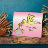 生まれたばかりのBaby Girl - A Storkデリバリ飛んでいるング フォトプラーク (側面)