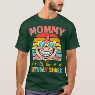 生まれたサメの誕生日ファミリーのママ Tシャツ