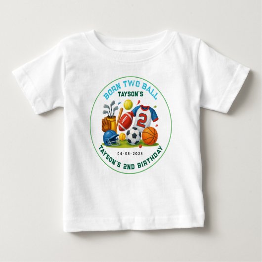 生まれつきのボール好きが輝く スポーツテーマ 男の子の2歳誕生日パーティー ベビーTシャツ (正面)