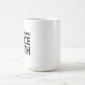 生まれつき考えすぎ 面白い ユーモア タイポグラフィ コーヒーマグカップ (中央)