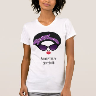 生まれながらにして走る者 - アフロチックなレトロガール Tシャツ