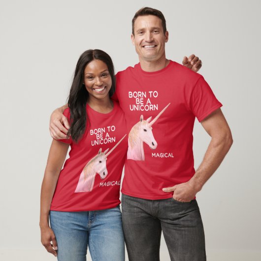 生まれ一角像の頭と魔法のユニセックス Tシャツ (ユニセックス)