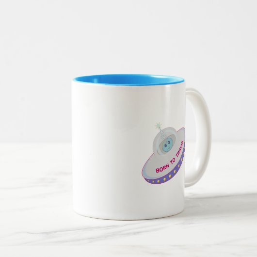 生まれ可愛いエイリアン&ソーサー飛んでいる旅行 ツートーンマグカップ (正面右)