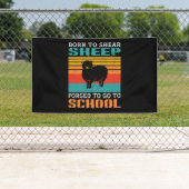 生まれ学校へ行かざるを得ない羊を刈る 横断幕 (インサイチュ)