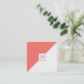 生モダン生サンゴ三角形とモノグラム スクエア名刺 (スタンド正面)