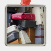 生命に多くの手荷物があります メタルオーナメント (正面)