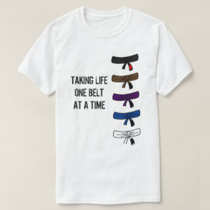 生命に1枚のベルトBJJのTシャツを一度に取ります Tシャツ