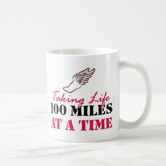 生命に100マイルを一度に取ります コーヒーマグカップ (右)