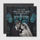 生命の木の背景に立つ新郎新婦 マグネット招待状 (正面/裏面)