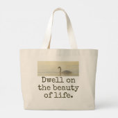 生命の美しいに詳しく論じる – 美しい引用文 ラージトートバッグ (裏面)