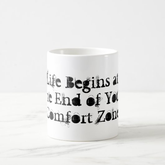 生命はあなたの心地よい地帯のマグの端に始まります コーヒーマグカップ (中央)