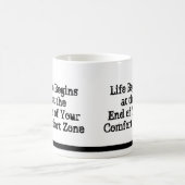 生命はあなたの心地よい地帯のマグの端に始まります コーヒーマグカップ (中央)