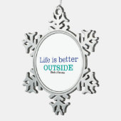 生命はよりよい外側です スノーフレークピューターオーナメント (右)