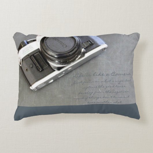 生命はカメラの枕のようです アクセントクッション (正面)