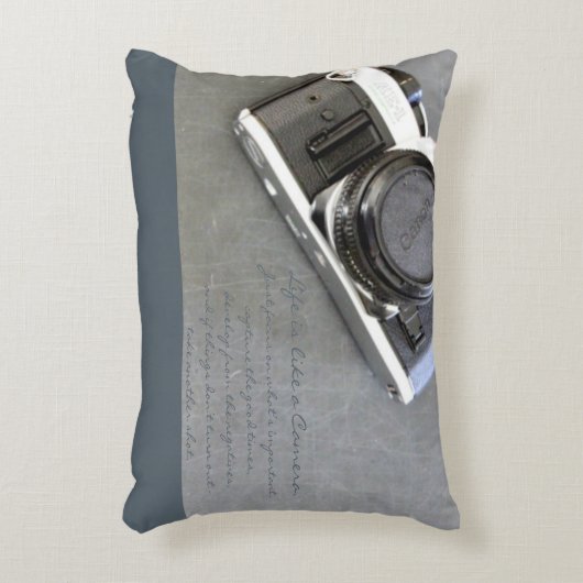 生命はカメラの枕のようです アクセントクッション (正面(垂直))