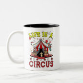 生命はサーカスのカーニバルのテントのおもしろいなパーティーです ツートーンマグカップ (左)
