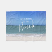 生命はビーチの写真でよりよいです フリースブランケット (正面(横))