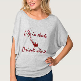 "生命は不足分、飲み物のワインです! " Tシャツ