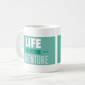 生命は冒険のインスピレーションです コーヒーマグカップ (正面左)