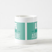 生命は冒険のインスピレーションです コーヒーマグカップ (中央)