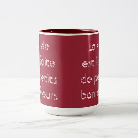 生命は小さい喜びのフランス人の引用文から成っています ツートーンマグカップ (中央)