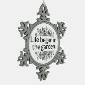 生命は庭で始まりました スノーフレークピューターオーナメント (左)