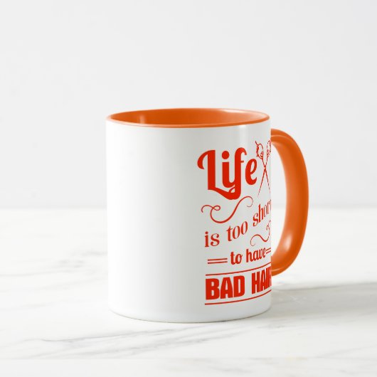 生命は悪い毛を経験するには余りにも短いです マグカップ (正面右)