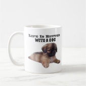 生命は犬のマグとよりよいです コーヒーマグカップ (左)