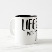 生命は茶デザインとよりよいです ツートーンマグカップ (正面左)