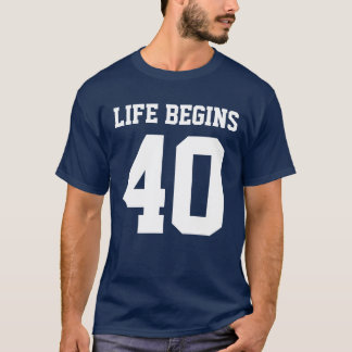 生命は40で始まります Tシャツ