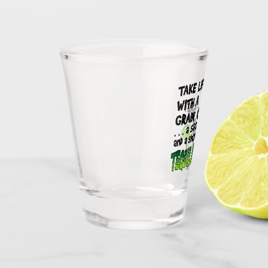 生命をテキーラの撃たれて控えめに取れば ショットグラス (左)
