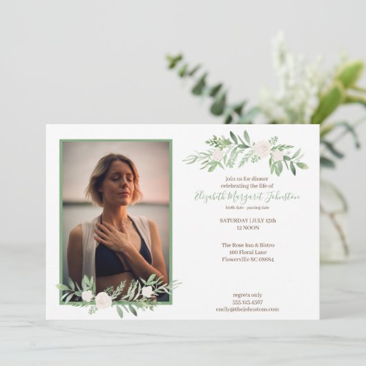 生命葬式のエレガントなアイボリーの花のお祝い サンキューカード (スタンド正面)