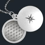 生命Blume des Lebensの金属銀の花 ロケットネックレス<br><div class="desc">精神的な記号の芸術。  生命(Blume des Lebens)の花は世界のすべての専攻のな宗教で見つけることができる宇宙の神聖な幾何学パターンです。 "生命の花は" "素晴らしい空間から"現れたように作成のパターンを含んでいます。 すべては創作者の思考からなされます。  調和、無限、愛および完全な順序の精神的な記号。 版権2014現在の|の©riverme* |複製権所有</div>