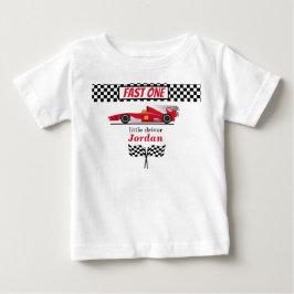 生後1年の赤いレーシングカー 速いやつ ベビーTシャツ