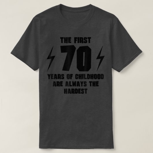 生後70歳のおもしろい最初の70歳 Tシャツ (デザイン正面)