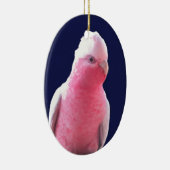 生意気なピンクおよび灰色のオーストラリアのオウム セラミックオーナメント (右)