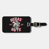 生意気な笑みを浮かべた漫画のスカンク ラゲッジタグ (正面横)