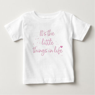 生活の中で最も小さいもの – 引用文 – ピンク ベビーTシャツ