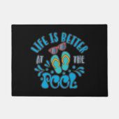 生活はプールの方が良い。サマープールデザイン ドアマット (正面)