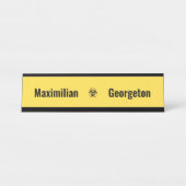 生物学的災害［有害物質］記号 – 黄色い背景の黒 デスクネームプレート (正面)