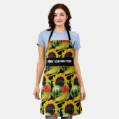 生食用野菜果実ひまわり模様 エプロン (着用した状態)