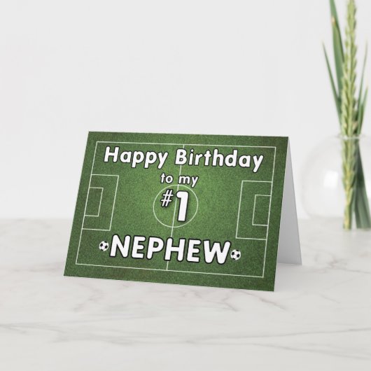 甥っ子のサッカーの誕生日おめでとう グラウンドとボール カード (正面)