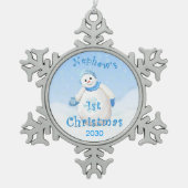 甥の第1クリスマスの記念品 スノーフレークピューターオーナメント (正面)