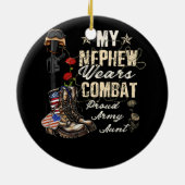 甥は軍靴の軍服を着誇りを持ったている セラミックオーナメント (裏面)