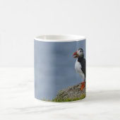 用心深いツノメドリ コーヒーマグカップ (中央)
