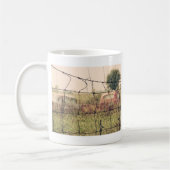 田園地方のジュンキヤール遠くにで荒涼 コーヒーマグカップ (左)